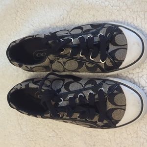 Coach Barrett black and white 5.5